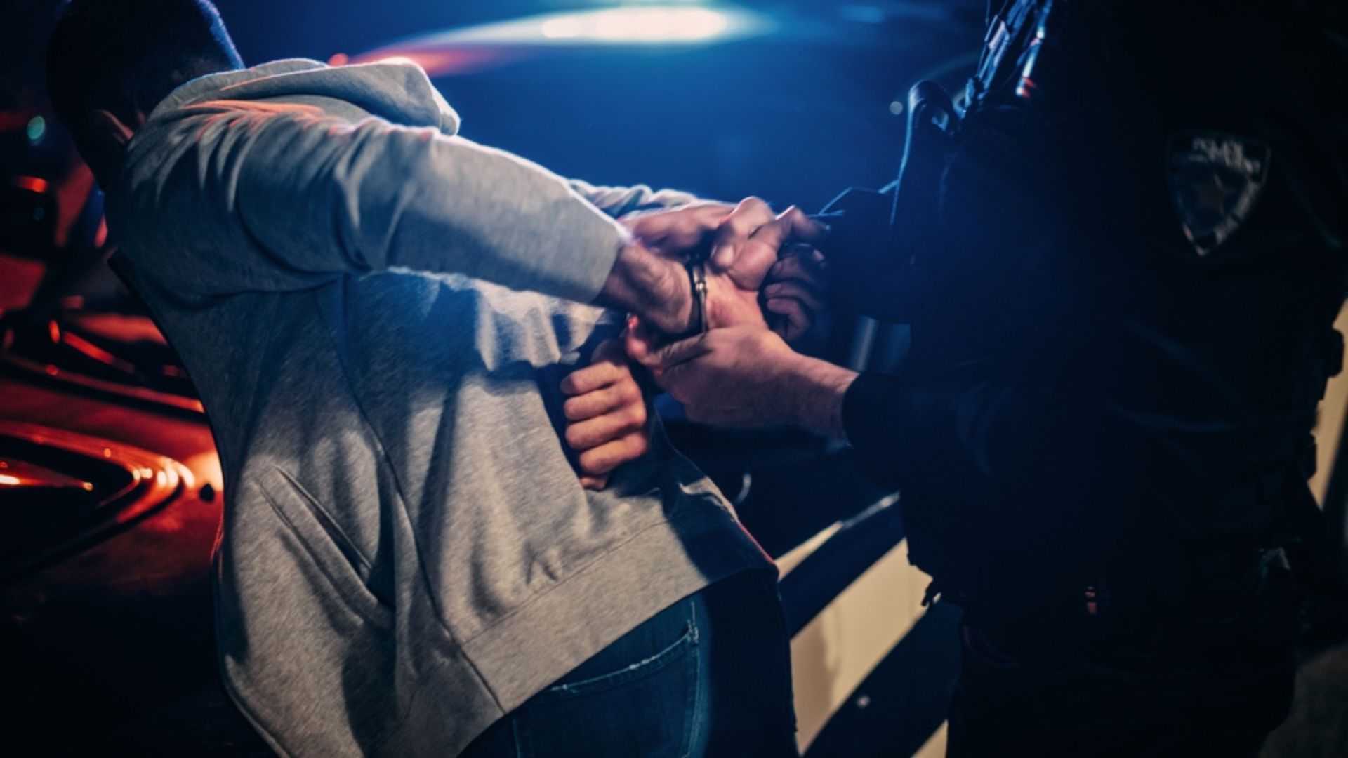  Resultan varios detenidos, incluidos dos menores, de operativo policial contra carreras ilegales en Miami 