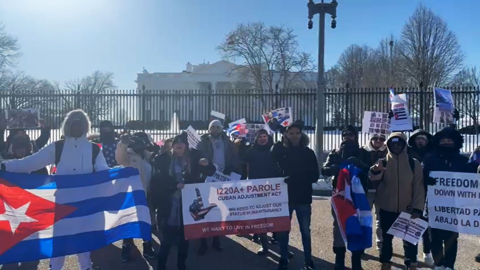 Revisarán algunos casos de cubanos con I-220A en Estados Unidos