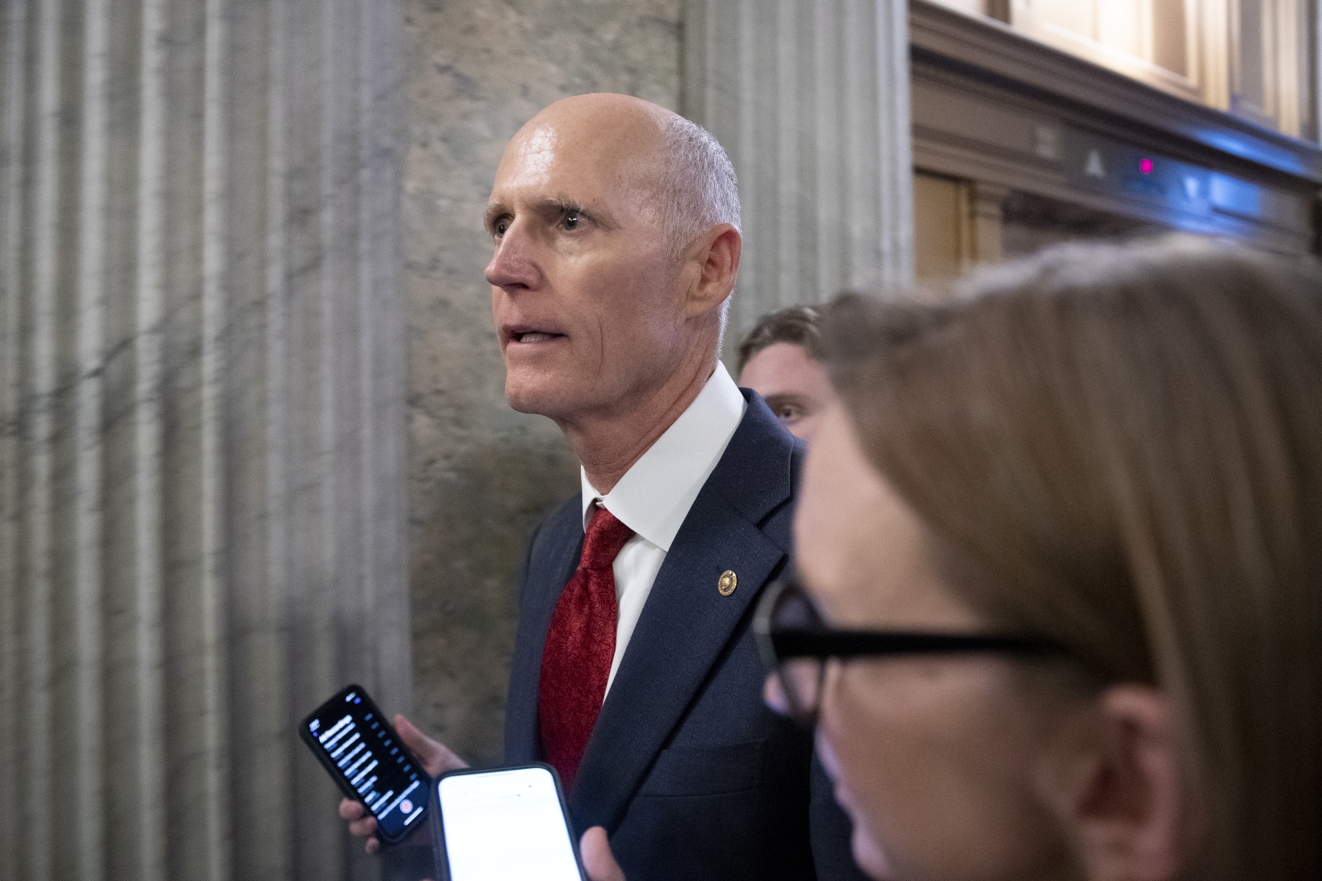 Rick Scott pide quitar visas a quienes apoyen dictaduras de Cuba, Venezuela y Nicaragua