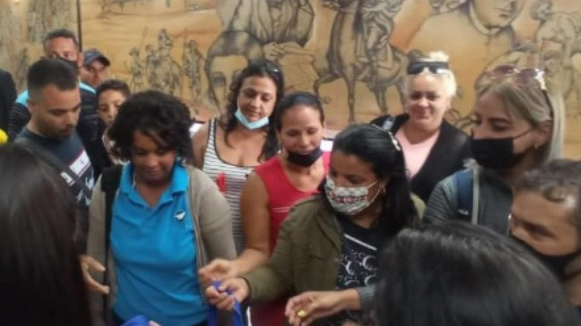 ¡Ridículo total! Solo 16 cubanos fueron de “turismo de compras” a Venezuela