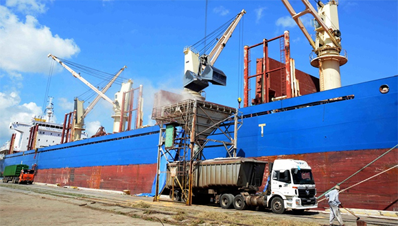 Robos y malas condiciones afectan el trabajo en los puertos cubanos