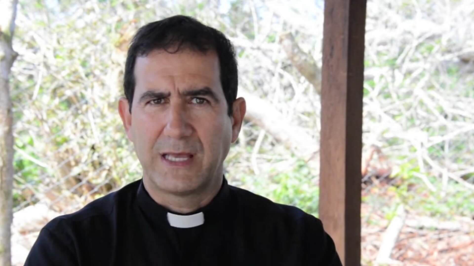 Sacerdote Alberto Reyes: Cuba "necesita un cambio, necesita una transición"