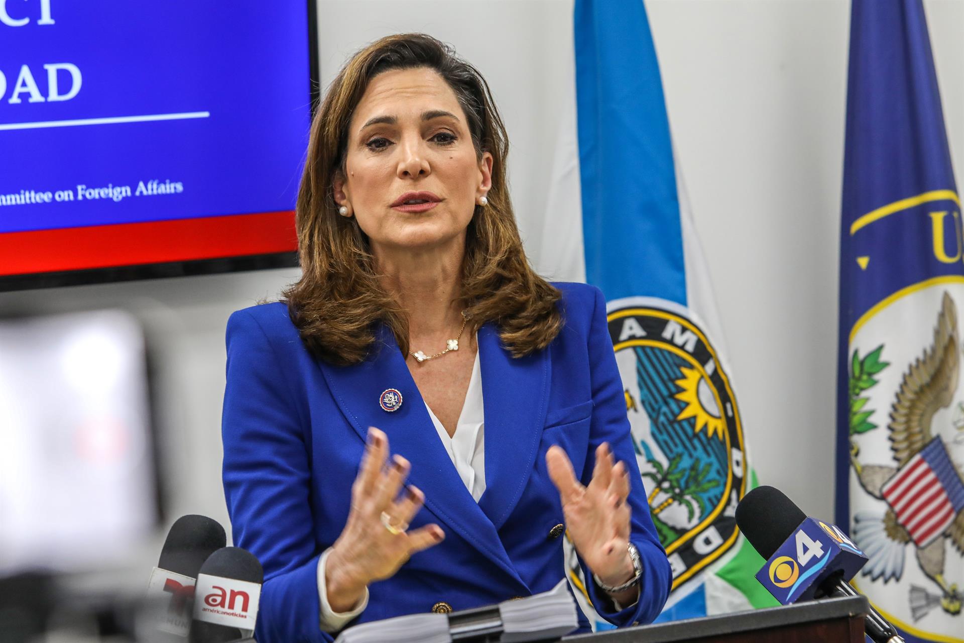 Salazar defiende embargo: "Cada dólar que evade las sanciones alimenta la represión"