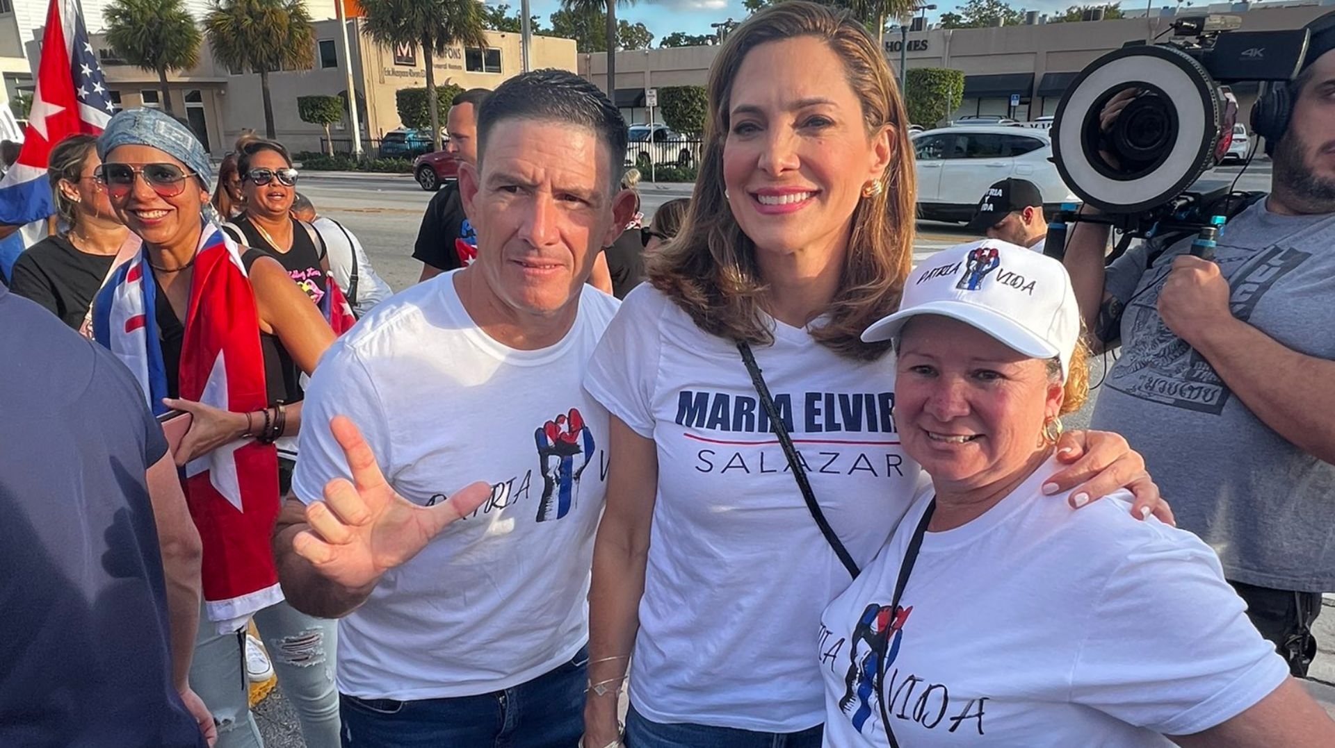 Salazar pide a Administración Biden que cubanos con I-220A puedan acogerse a Ley de Ajuste