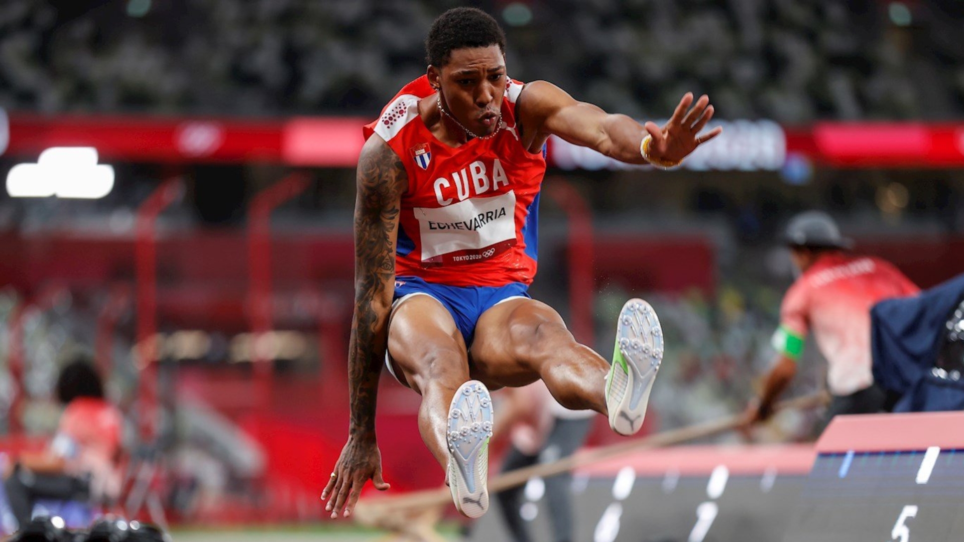 Saltador Juan Miguel Echevarría vuelve al atletismo cubano