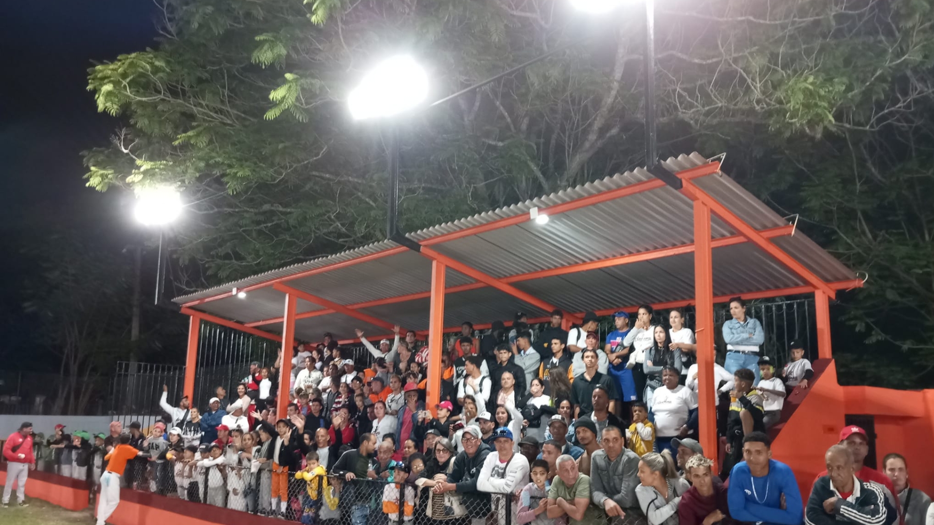 Santa Clara: roban nuevo alumbrado LED de estadio infantil