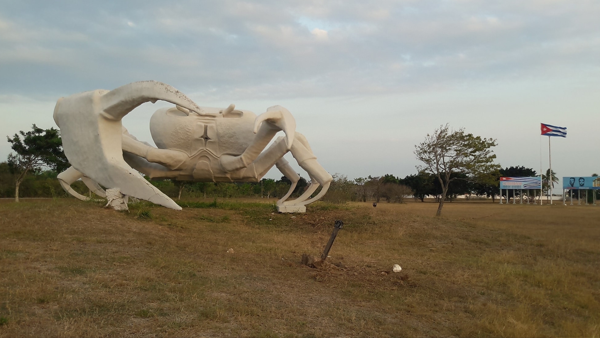 Se roban las luces de escultura del “Cangrejo” a la entrada de Cárdenas