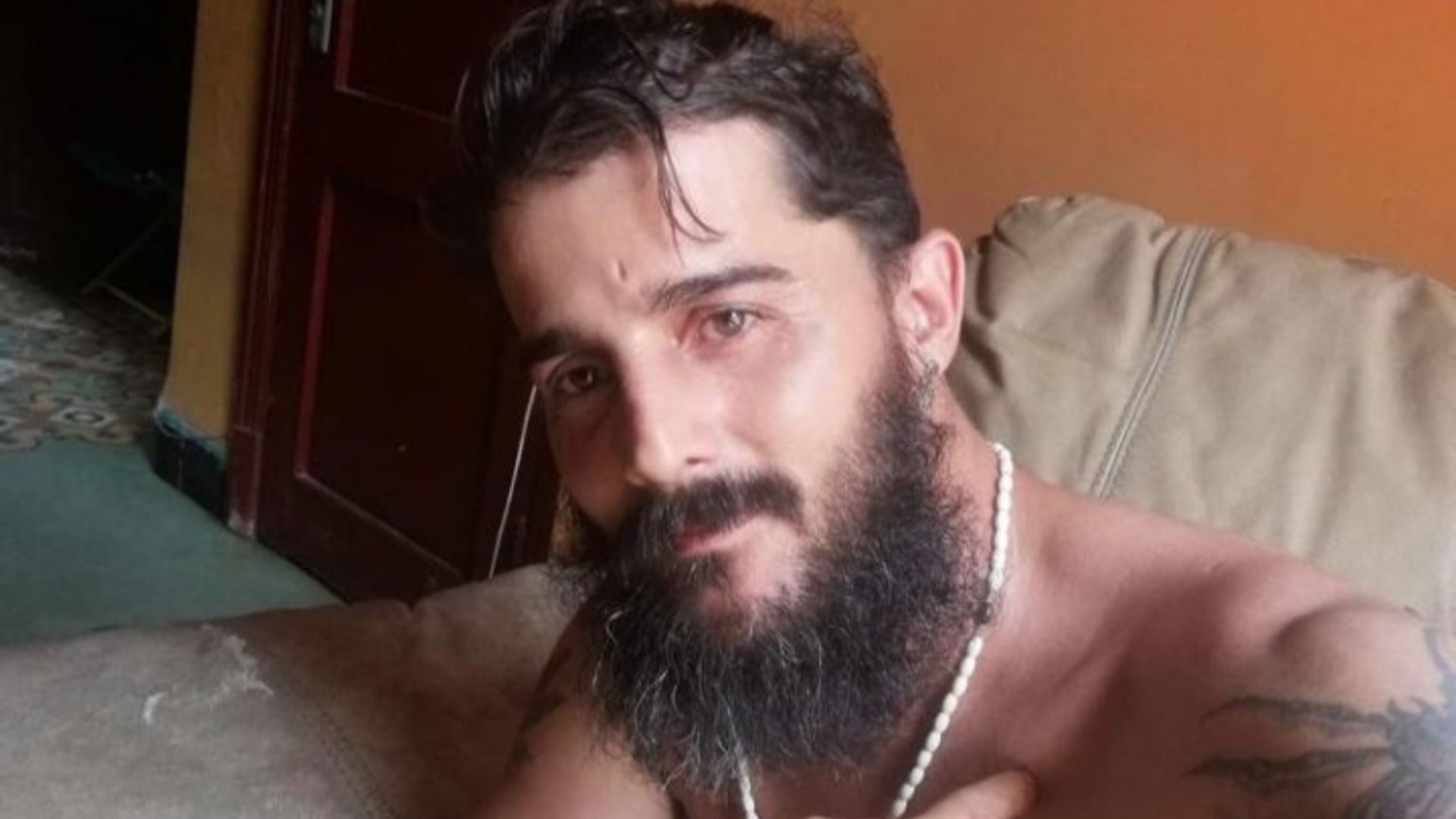 Seguridad del Estado irrumpe en vivienda de niño con autismo y detiene a joven activista