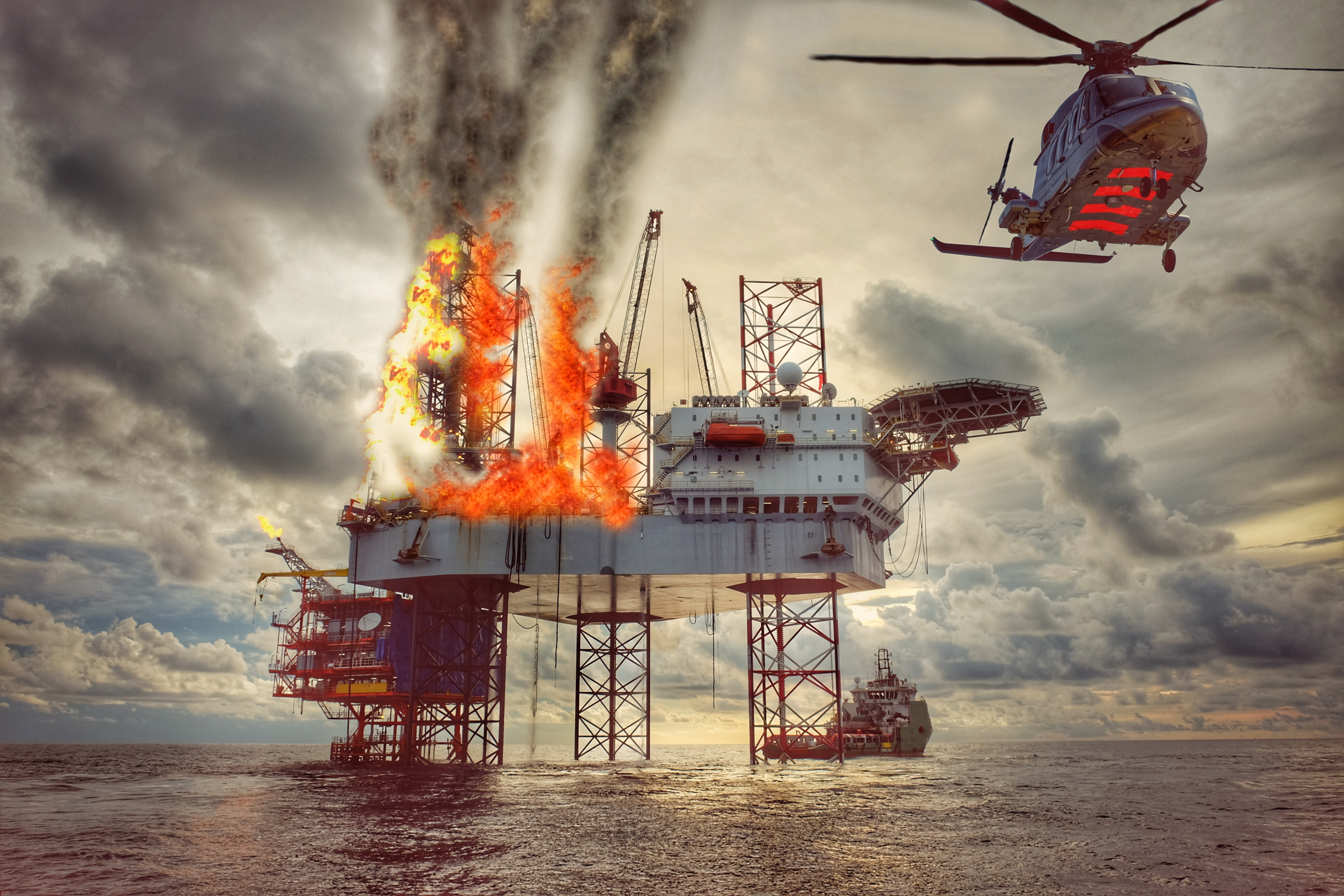 Seis heridos y 321 evacuados tras explosión de plataforma petrolera en México