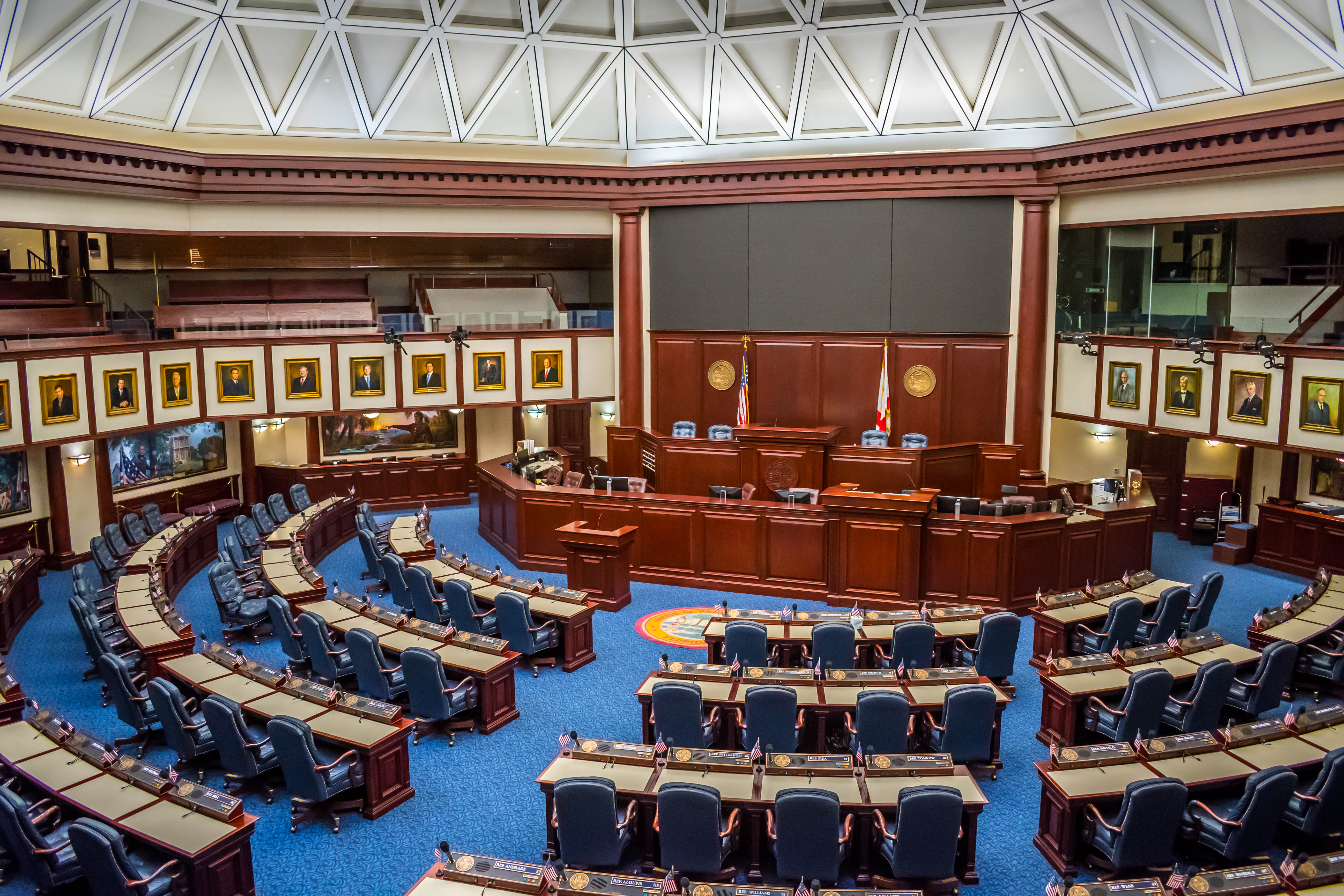 Senado de Florida aprueba limitar aborto a las 6 primeras semanas de embarazo