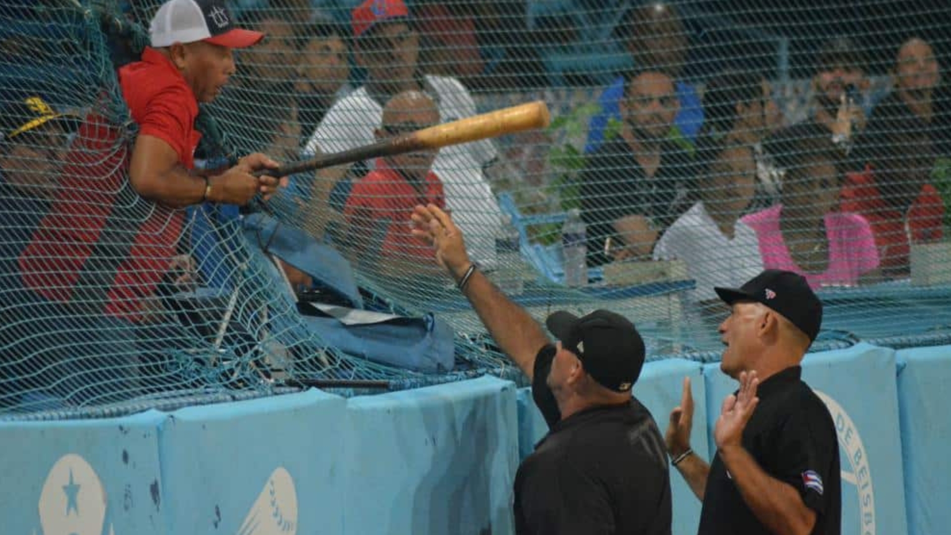 Serie Nacional de Béisbol en Cuba: solo 25 bates por equipo