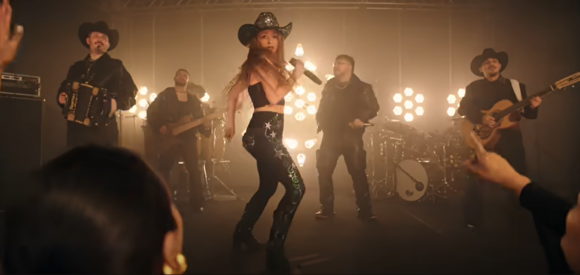 Shakira rinde homenaje a Selena con su nuevo video musical y los fans reaccionan 