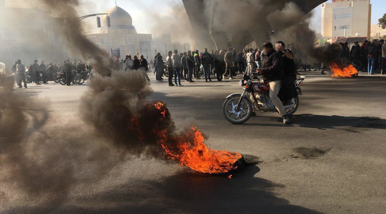 "Si hablas te meten una bala en la cabeza": la sangrienta represión del régimen de Irán a las protestas