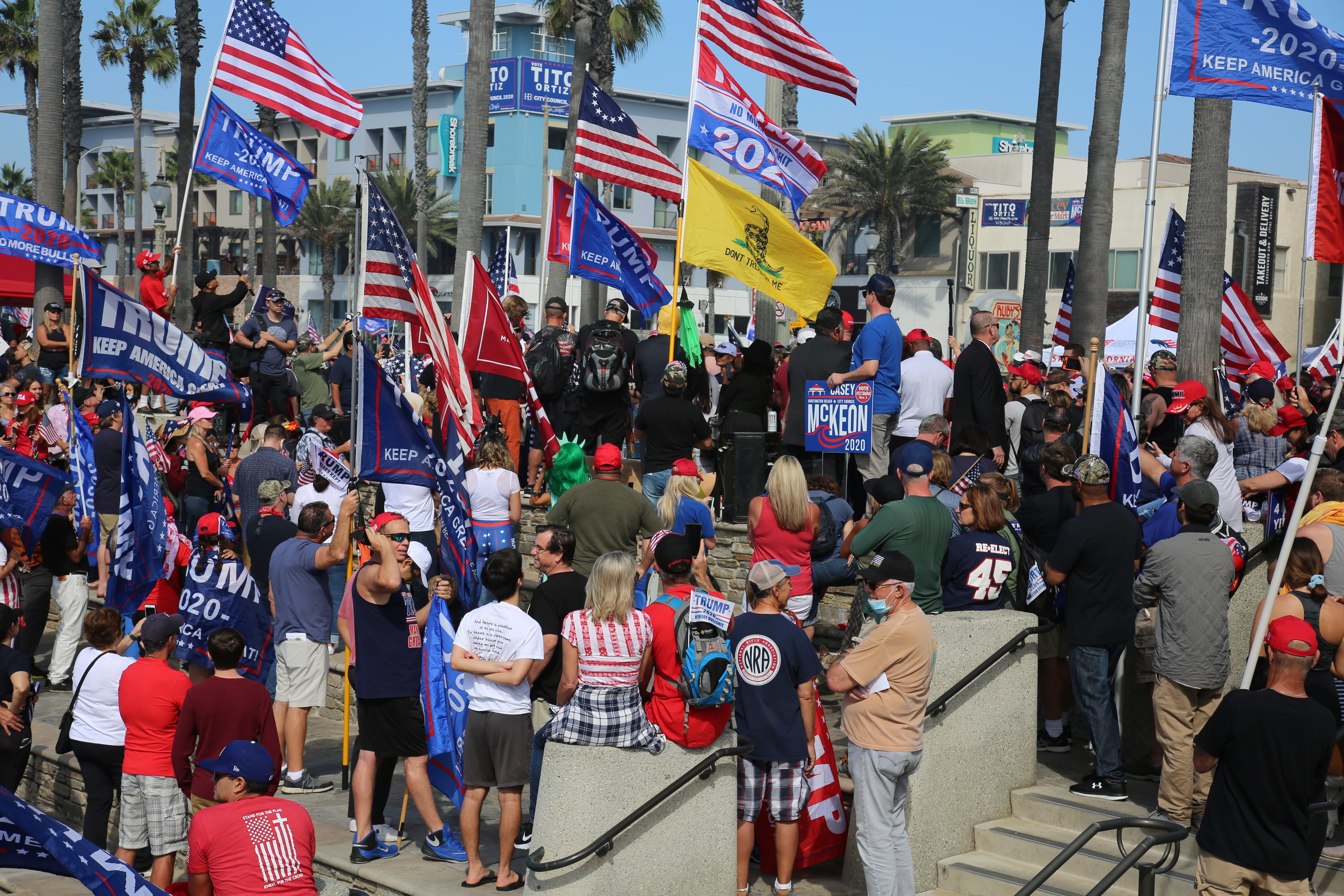 Simpatizantes de Donald Trump se concentran en el sur de Florida para mostrar su apoyo