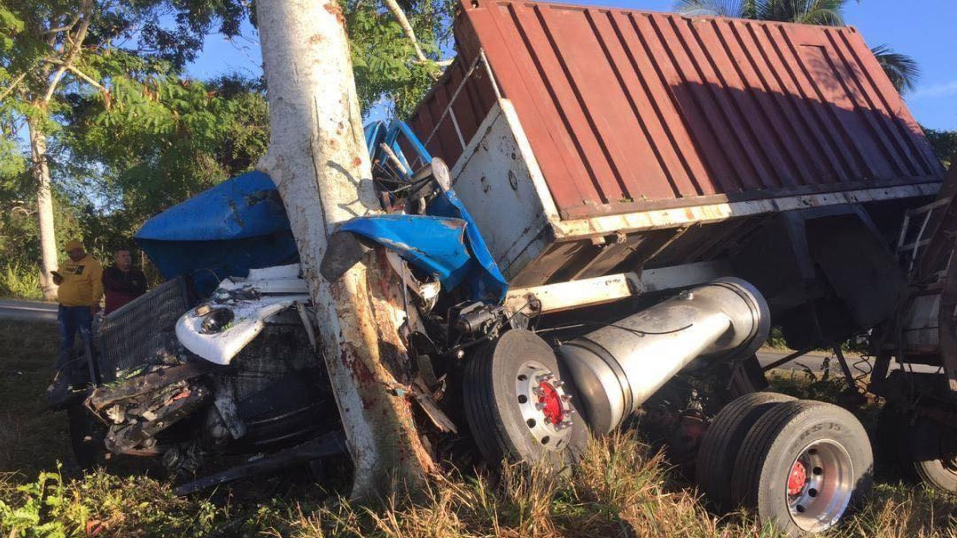 Sobrevive chófer en accidente en el centro de Cuba