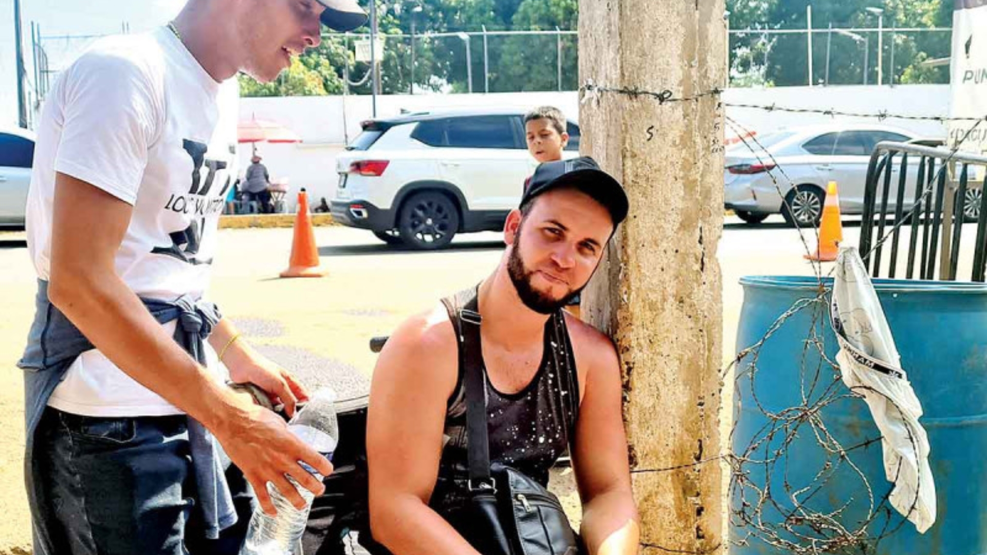 Tenista cubano en silla de ruedas hace periplo hasta frontera de EE.UU.