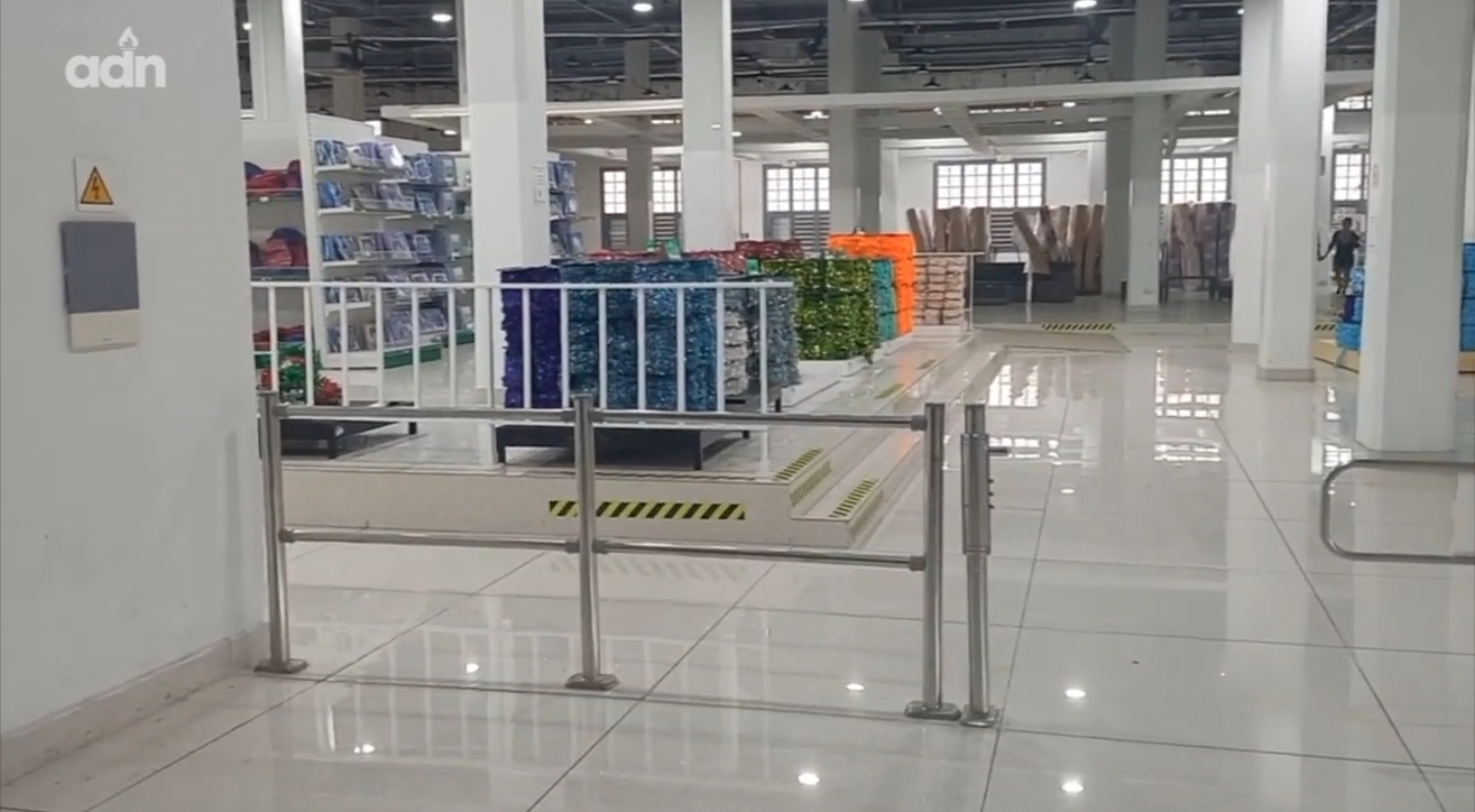 Tiendas vacías en el mercado de Cuatro Caminos