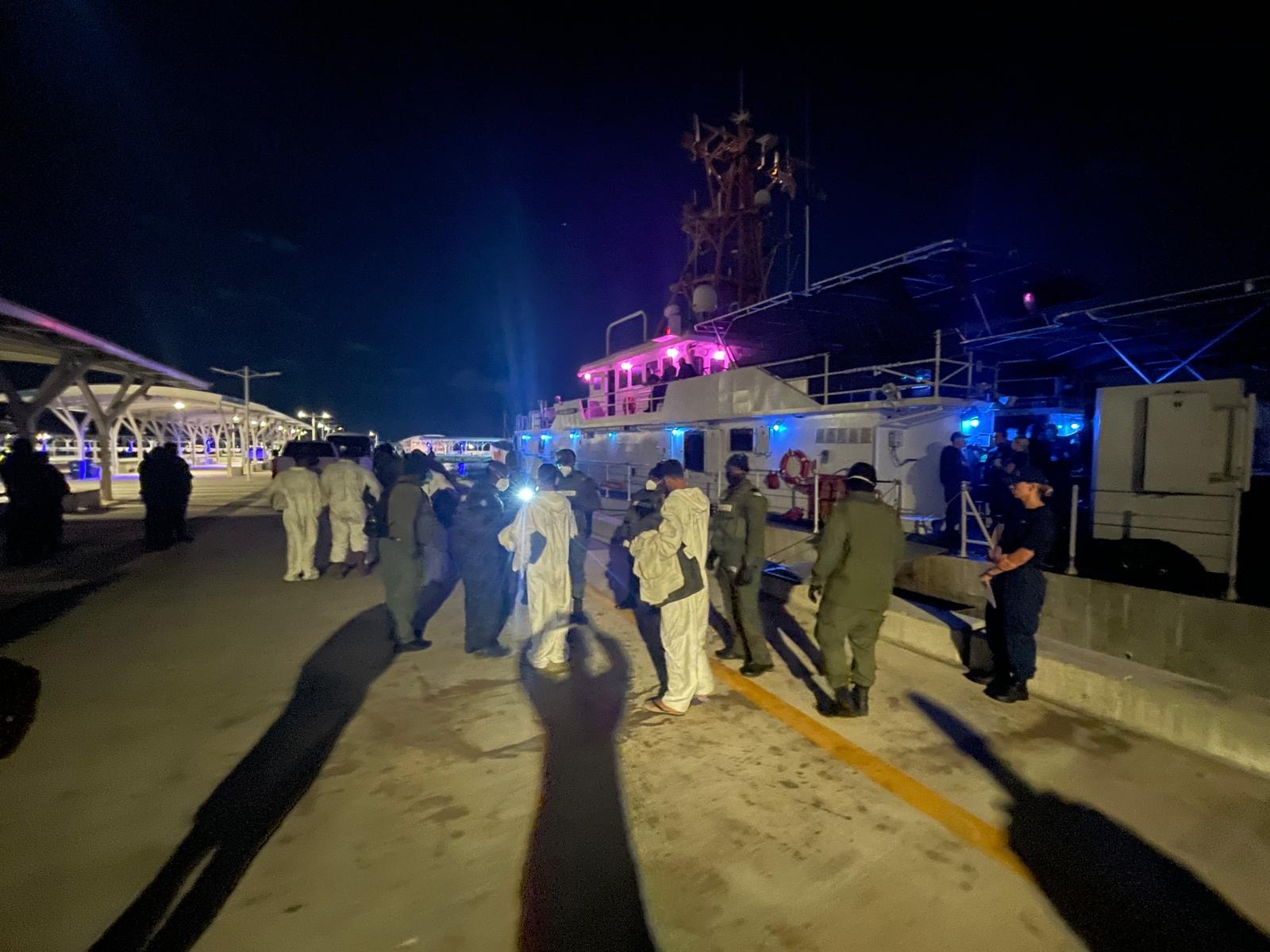 Transfieren a Bahamas a 37 migrantes cubanos varados en  islas deshabitadas