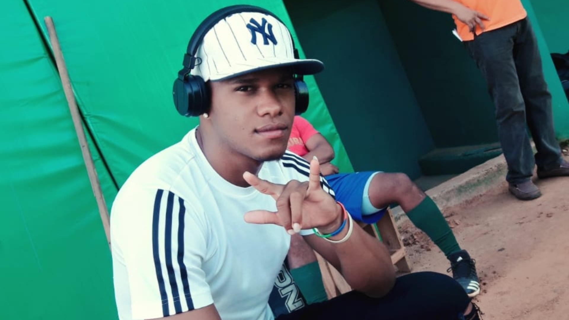 Tras pedir la baja del béisbol cubano, prospecto Roidel Martínez sale de la isla
