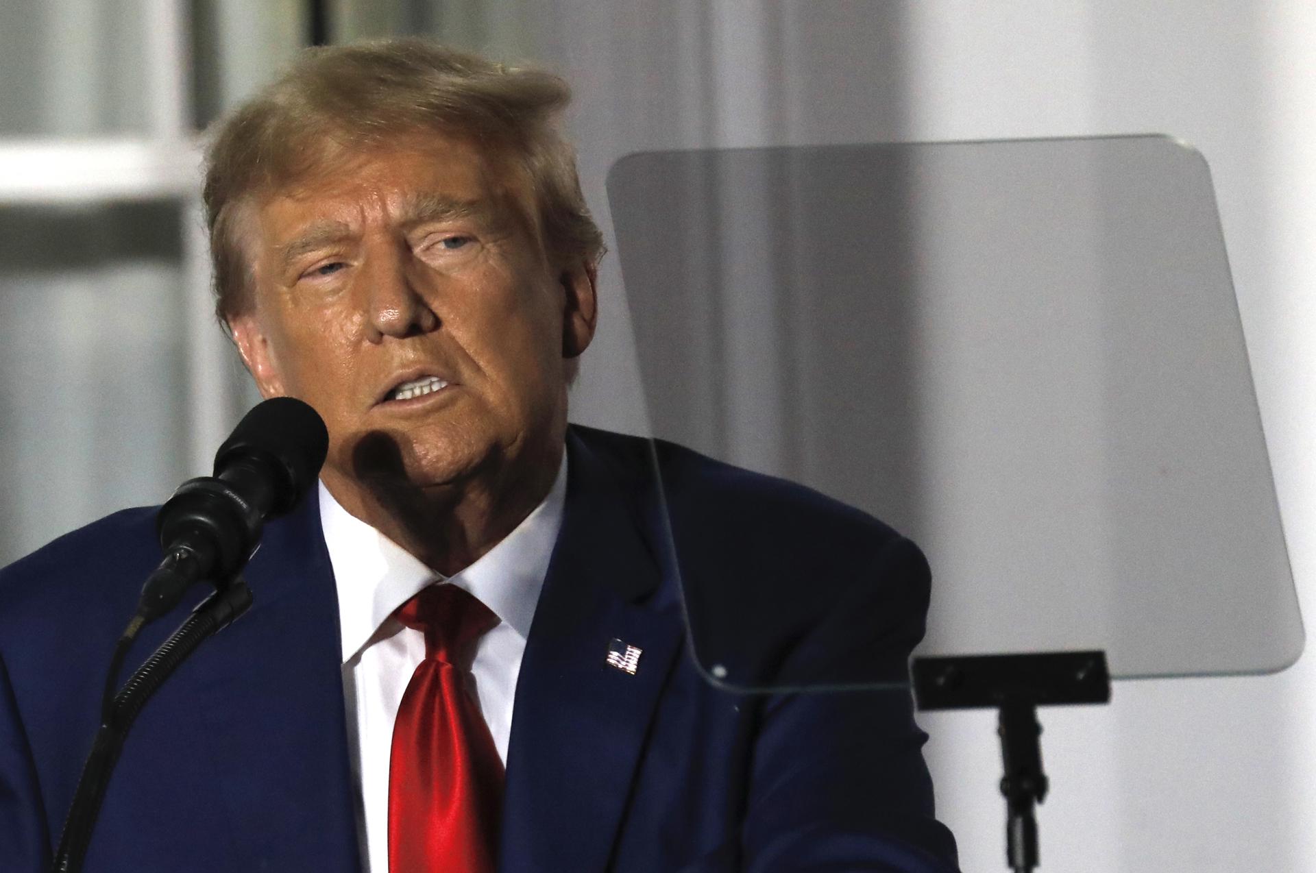 Trump amplía ventaja sobre DeSantis a pesar de acusación federal