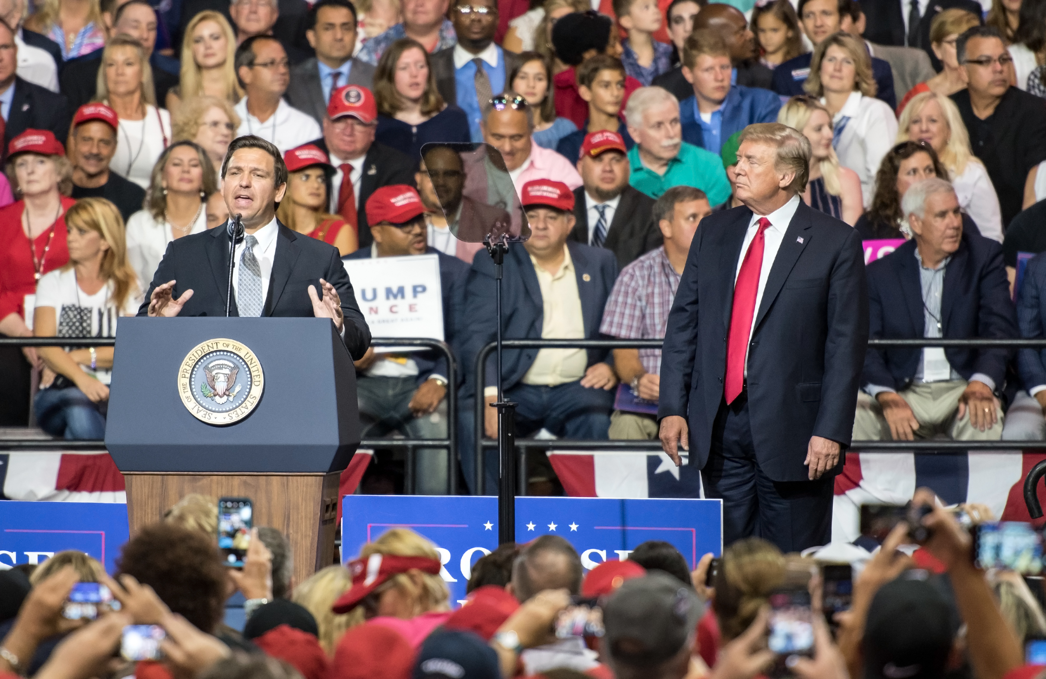 Trump gana terreno a DeSantis en una encuesta sobre las primarias de Florida
