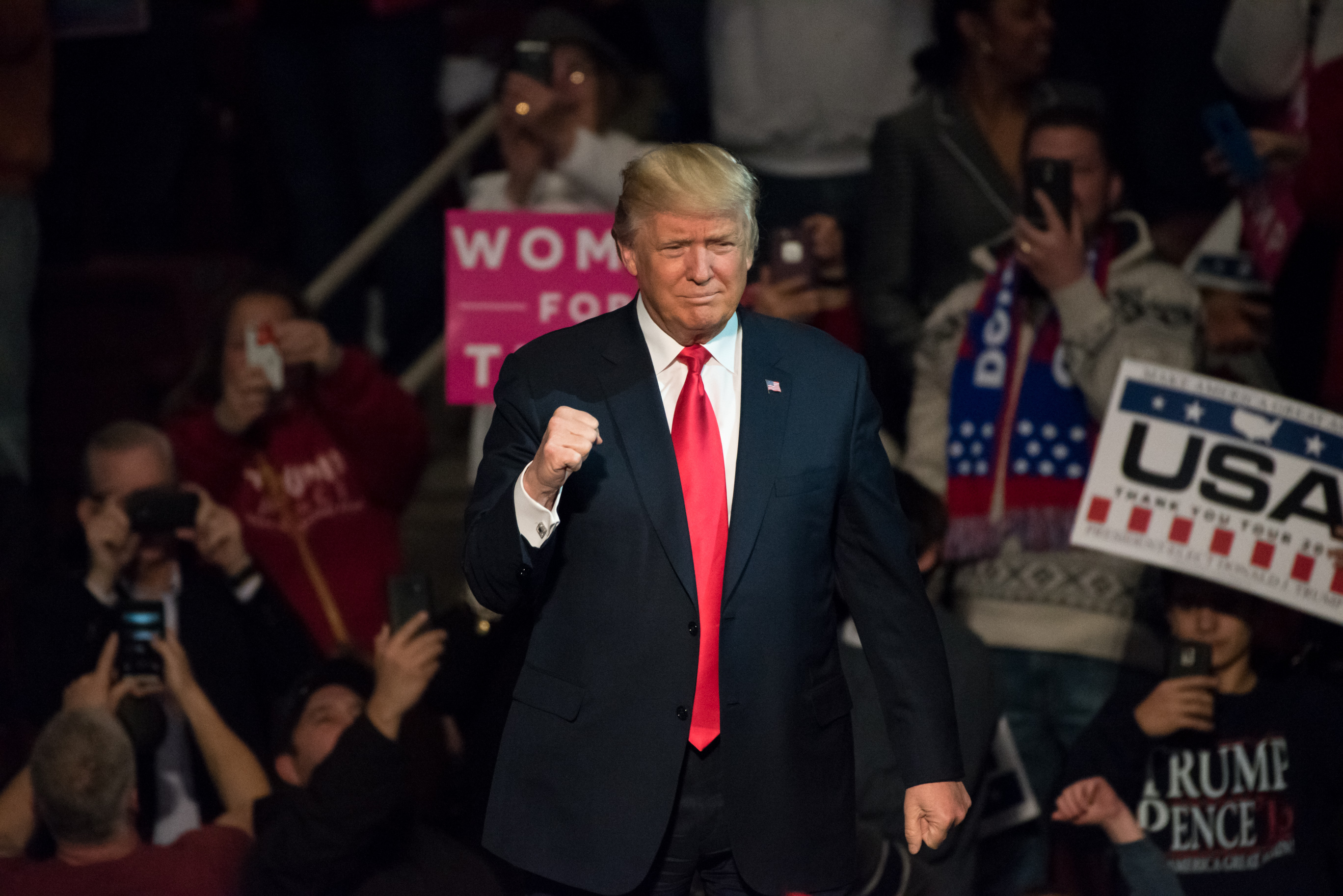 Trump promete proteger derechos de portadores de armas en foro de la NRA