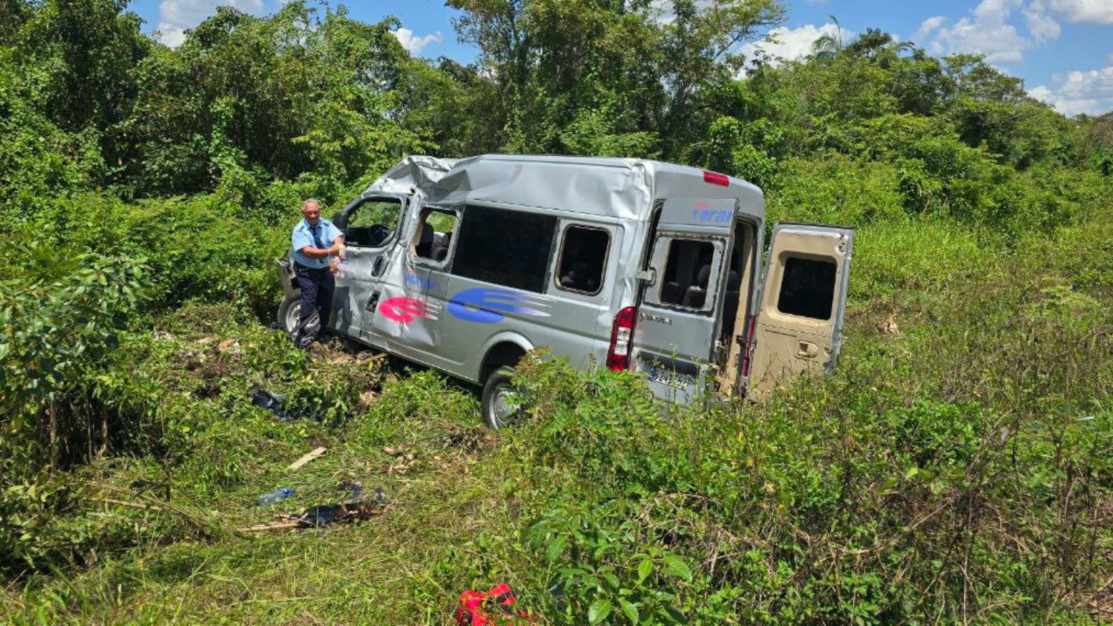 Turista rusa reportada de grave, tras accidente en minivan de Transtur