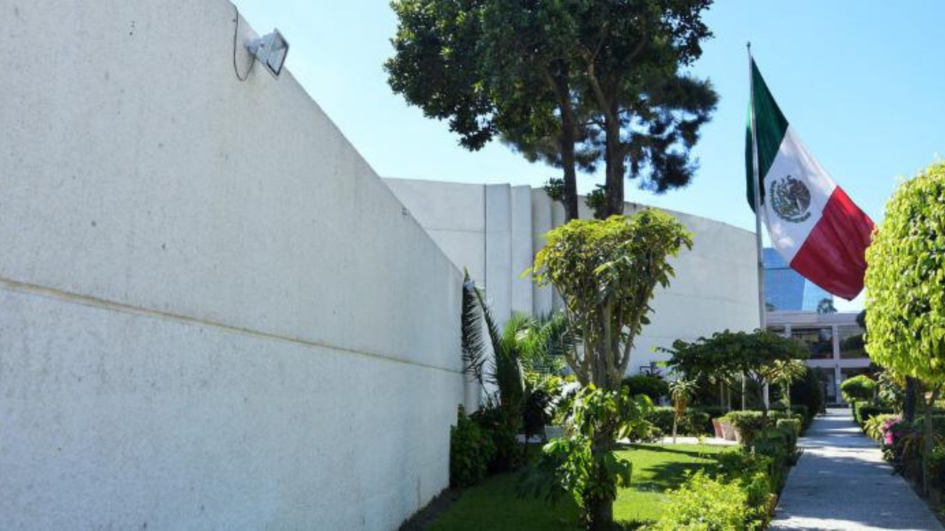 "Un verdadero desastre": cubanos critican sistema de citas de Embajada de México