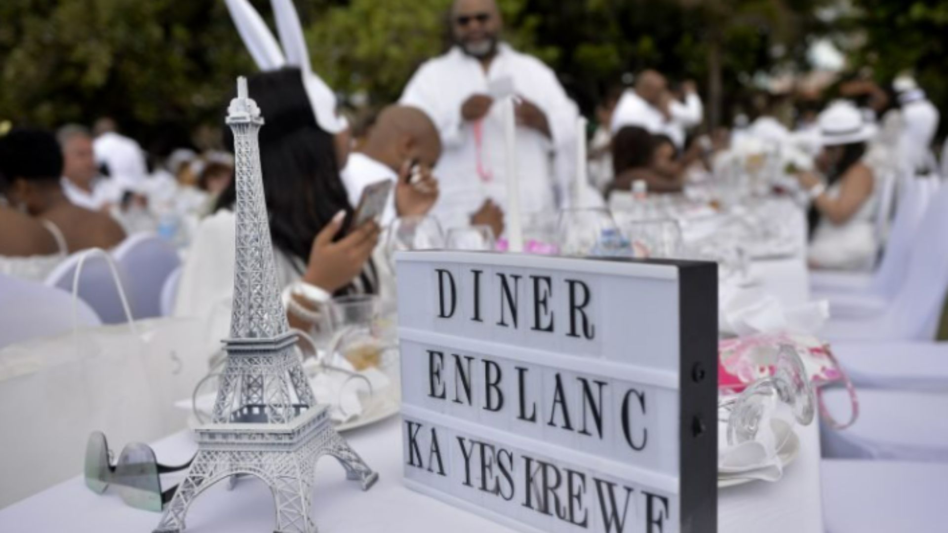 Una afrenta a la hambruna: Food Monitor sobre Le Dîner en Blanc