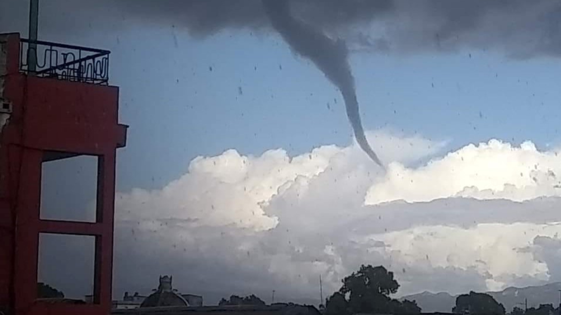 Una “tuba” o “nube de embudo” afecta a Guantánamo