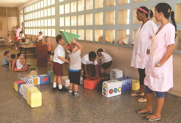 Unas 42 mil madres cubanas esperan por un círculo infantil