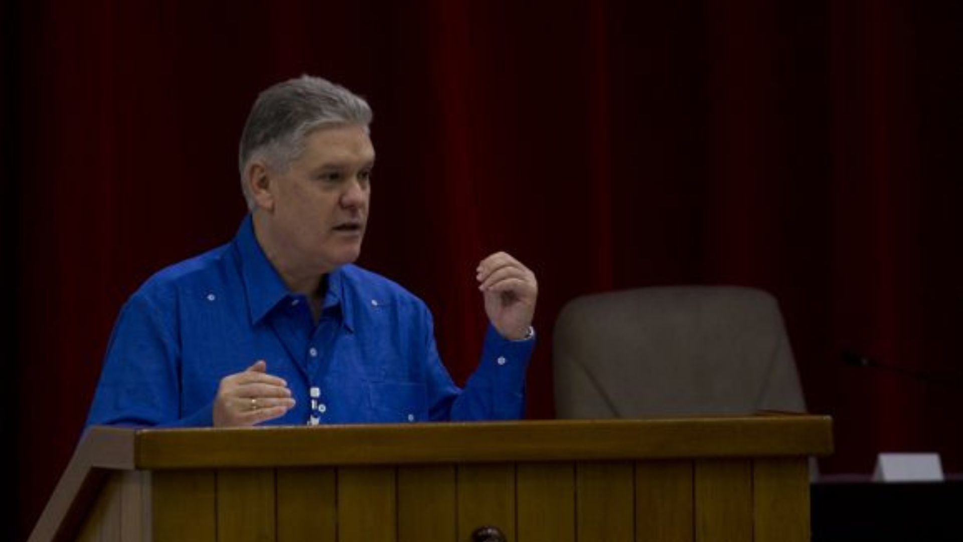 "Vamos en la dirección correcta", dice ministro de economía cubano