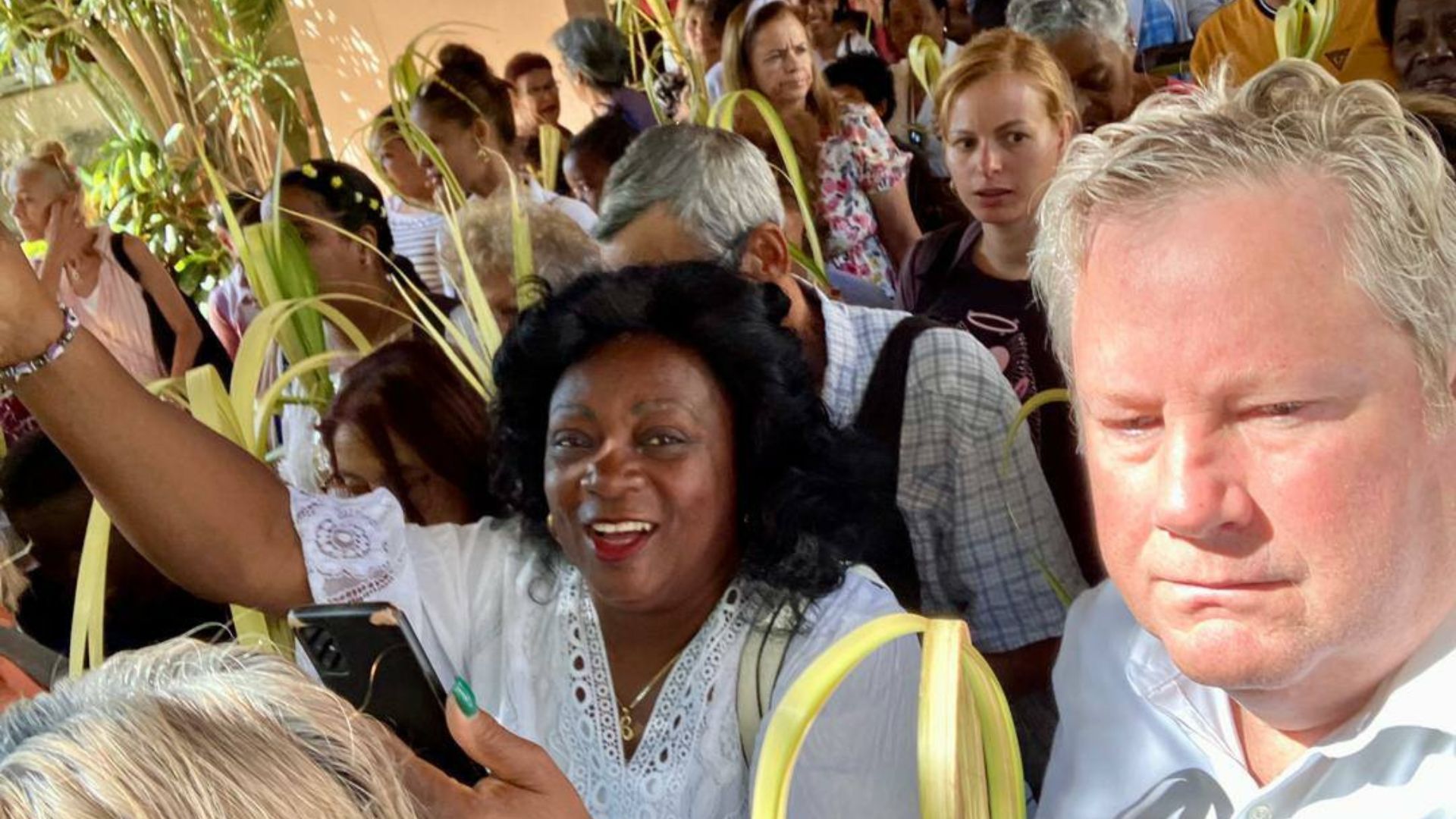 Varias Damas de Blanco detenidas en Domingo de Ramos; Berta Soler llegó a misa