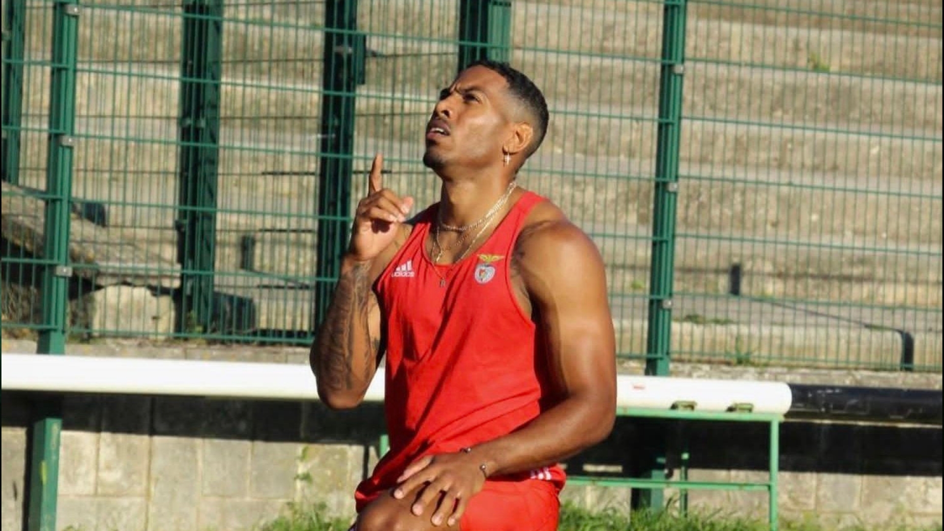 Velocista Reynier Mena niega regreso para competir con Cuba