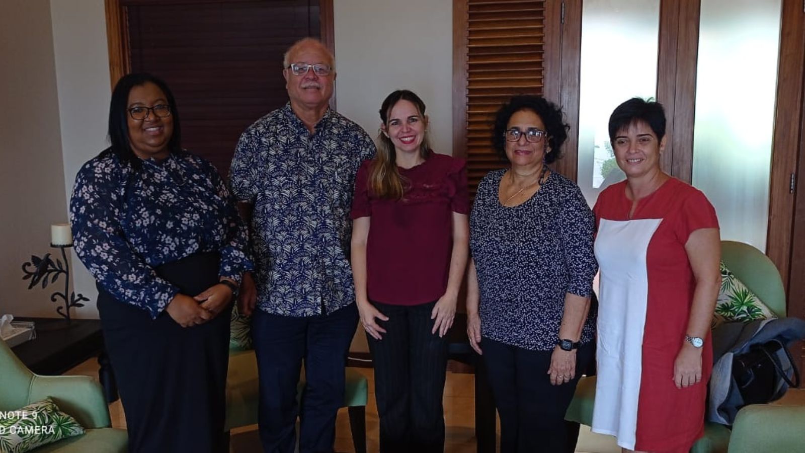 Viceministra cubana represora de artistas viaja a Seychelles en visita de trabajo