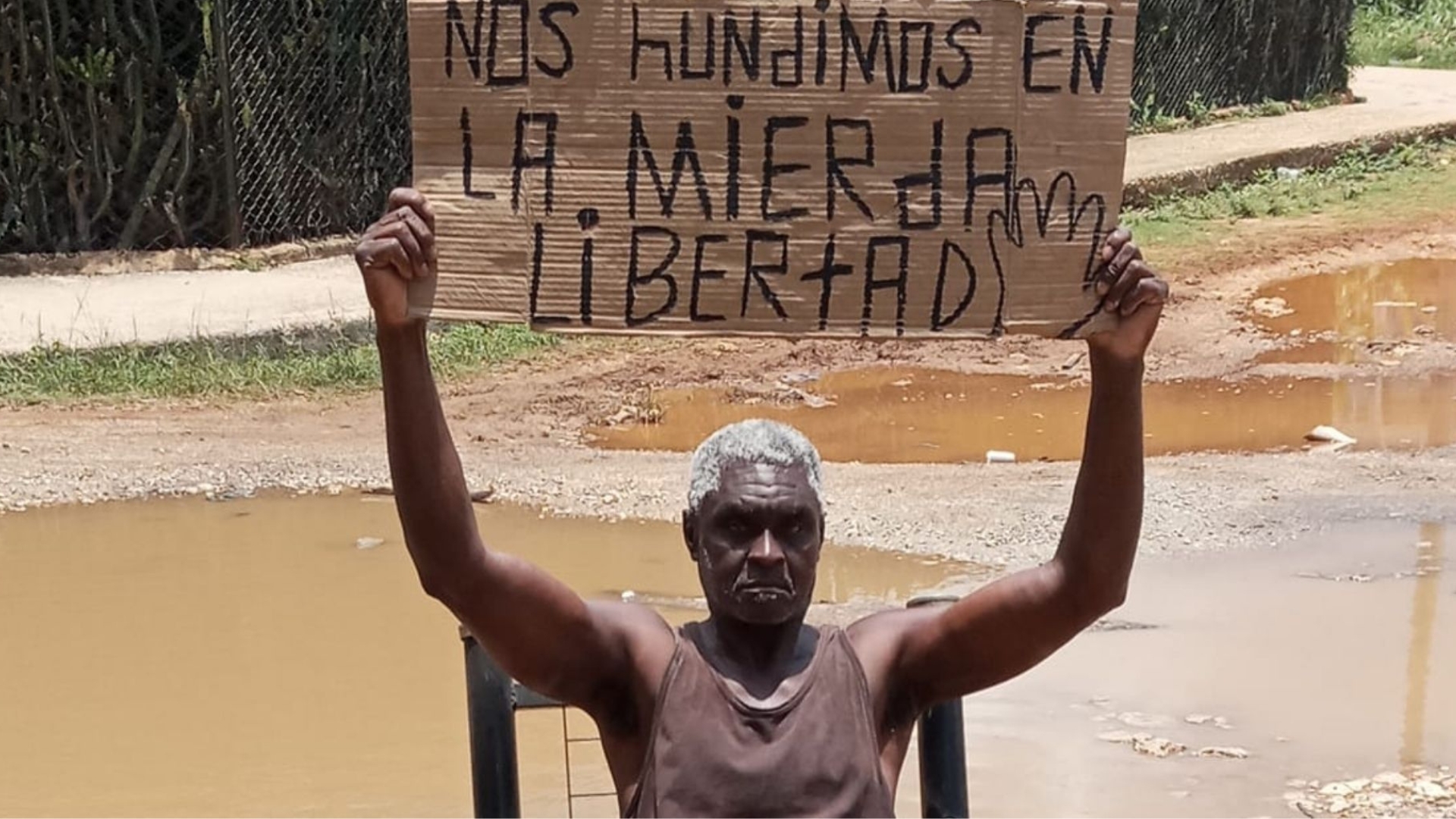 VIDEO: Activista cubano protesta contra "el 26 de julio" en la isla