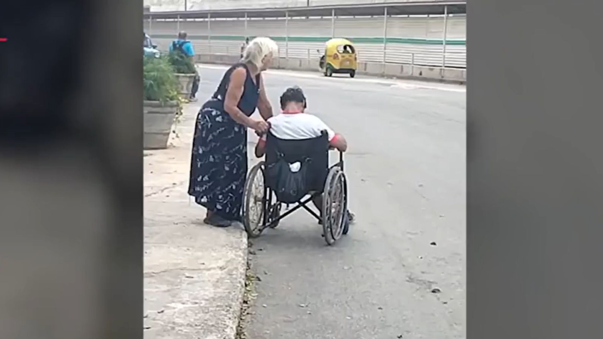 Video: Anciana cubana vive en la pobreza con su nieto con discapacidad
