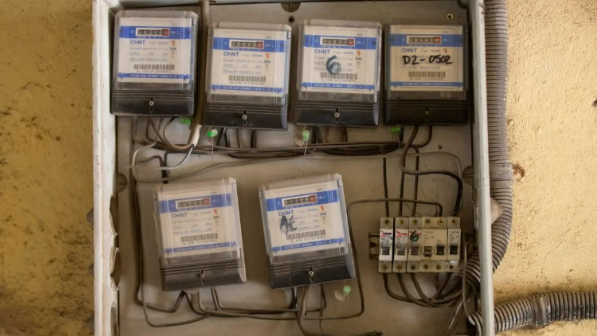 VIDEO: Así trabajan los obreros de la empresa eléctrica en Cuba