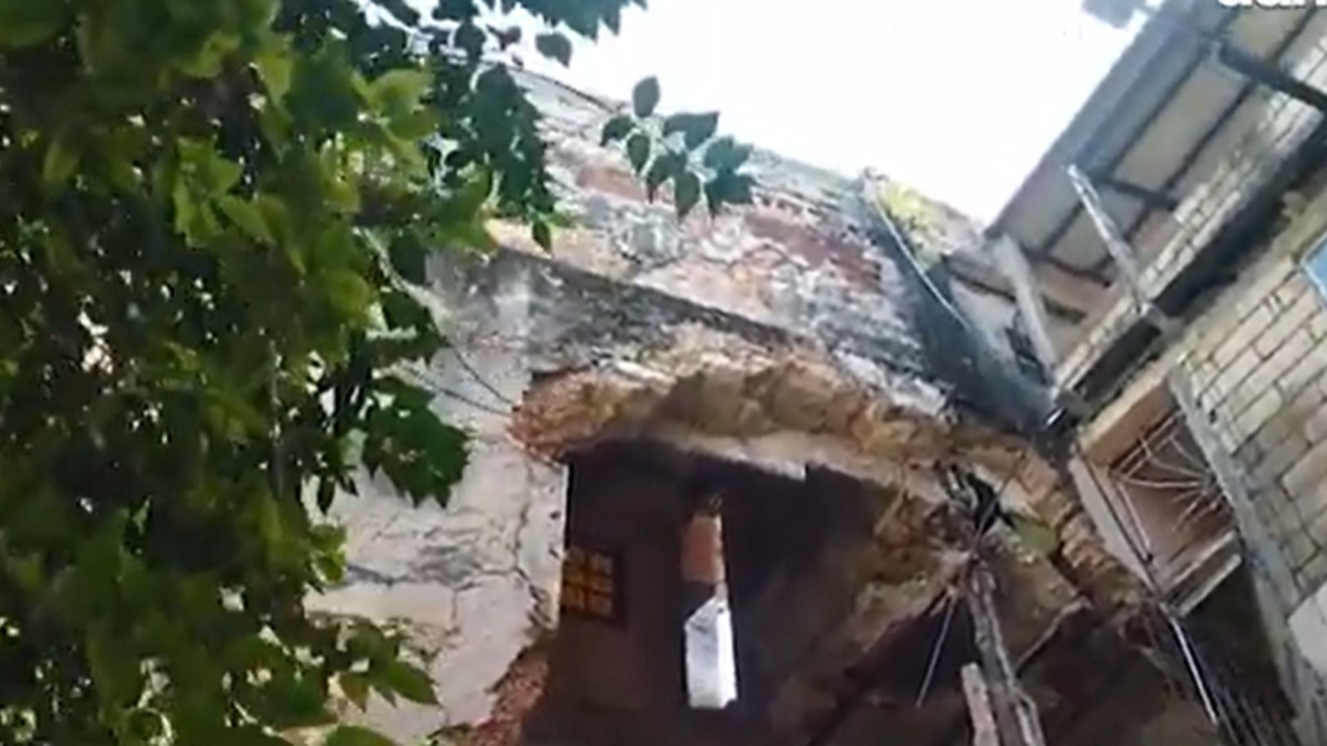 VIDEO: ¿Cómo se vive en una casa derrumbada?