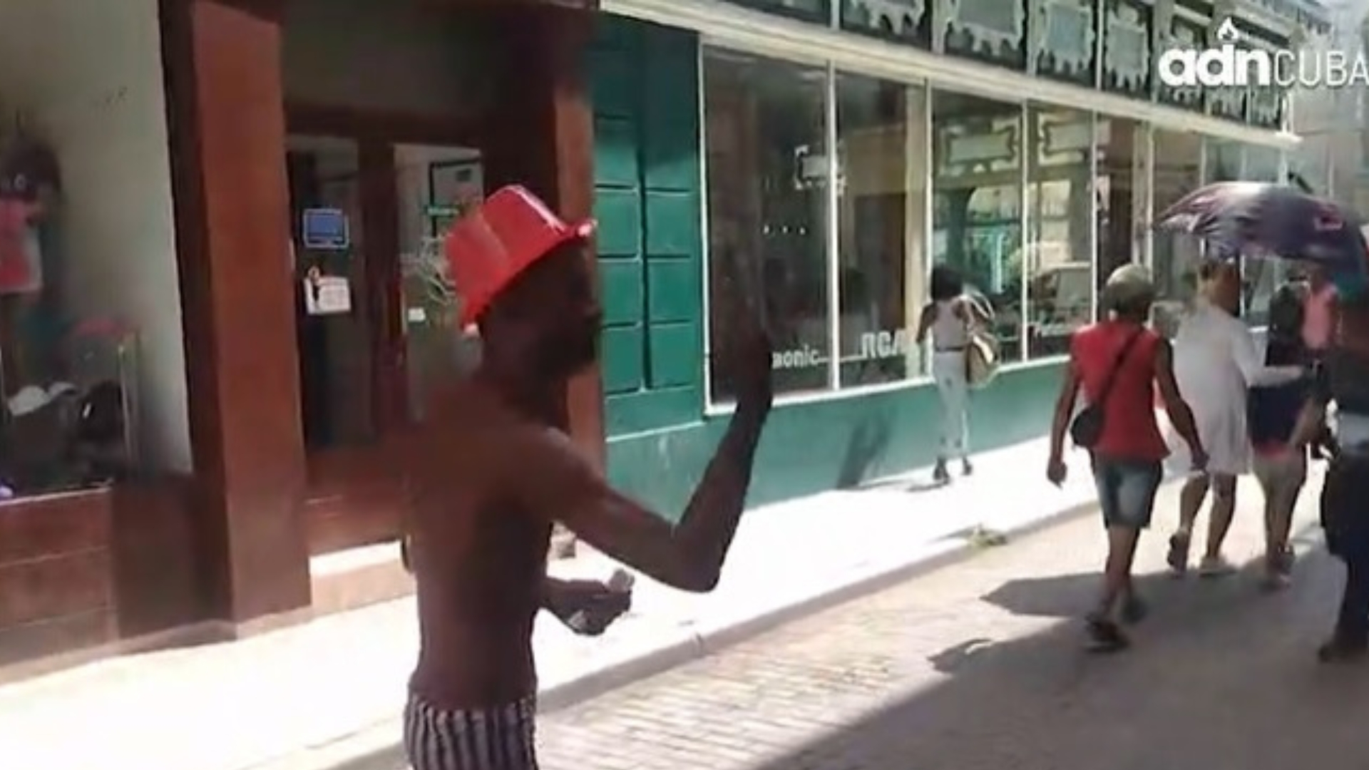 VIDEO: Caminando por el Boulevard de Obispo
