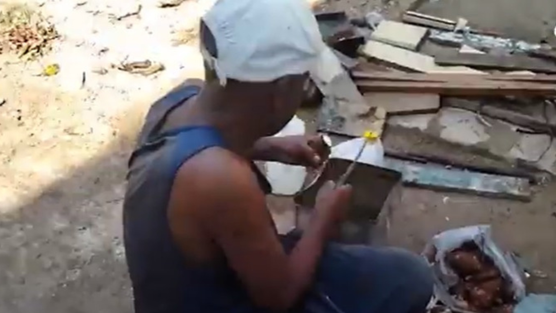 VIDEO: Expiloto cubano vive y cocina en las calles