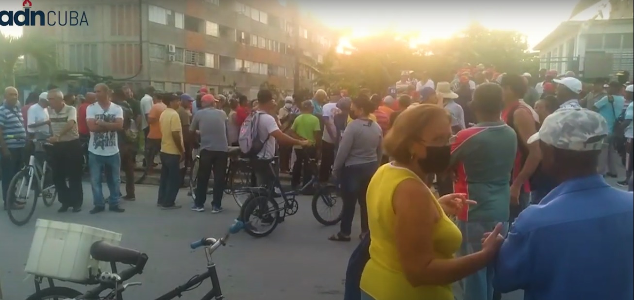 VIDEO: Largas colas para comprar gas en Pinar del Río, Cuba