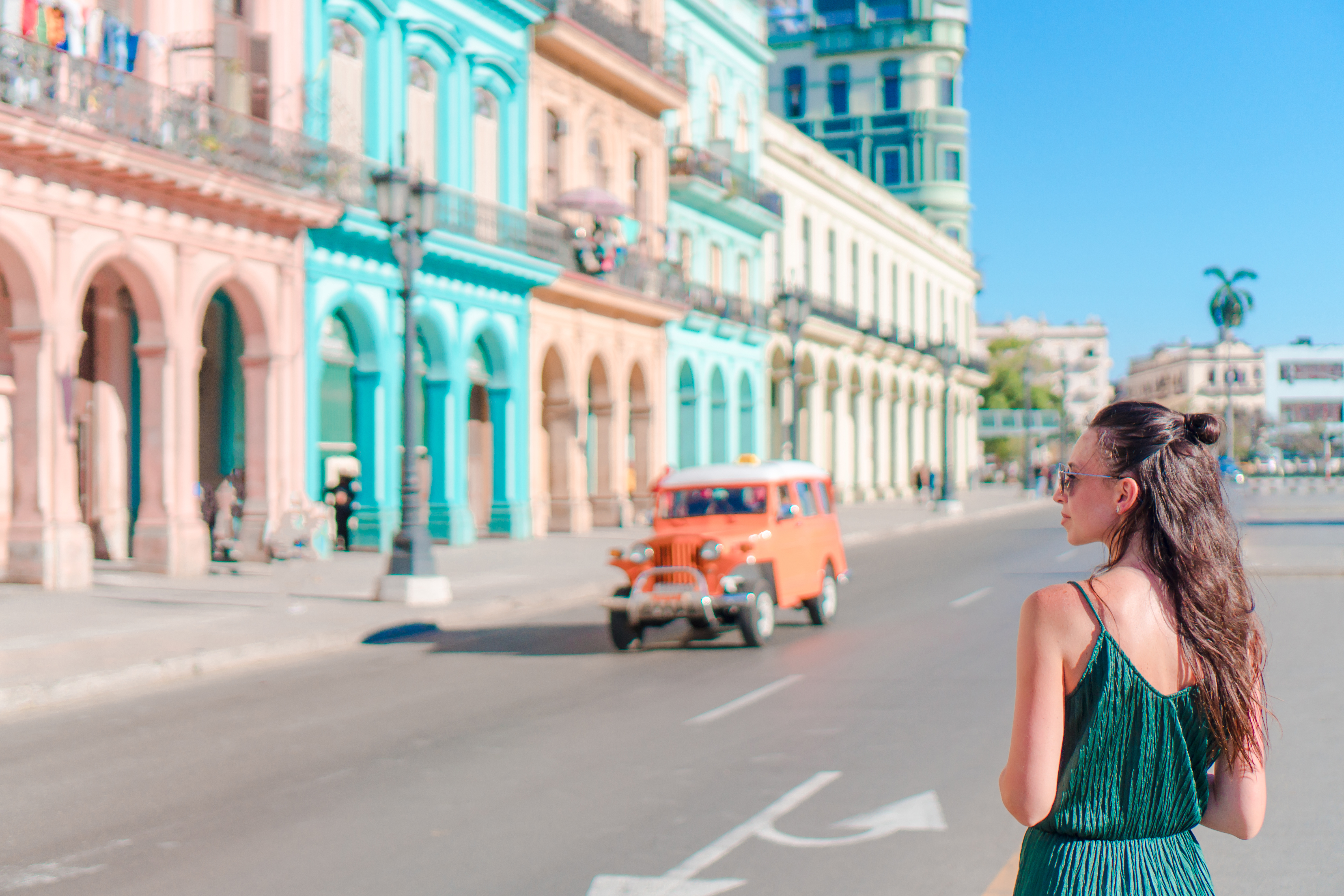 Video: las guaguas son para el Turismo en Cuba