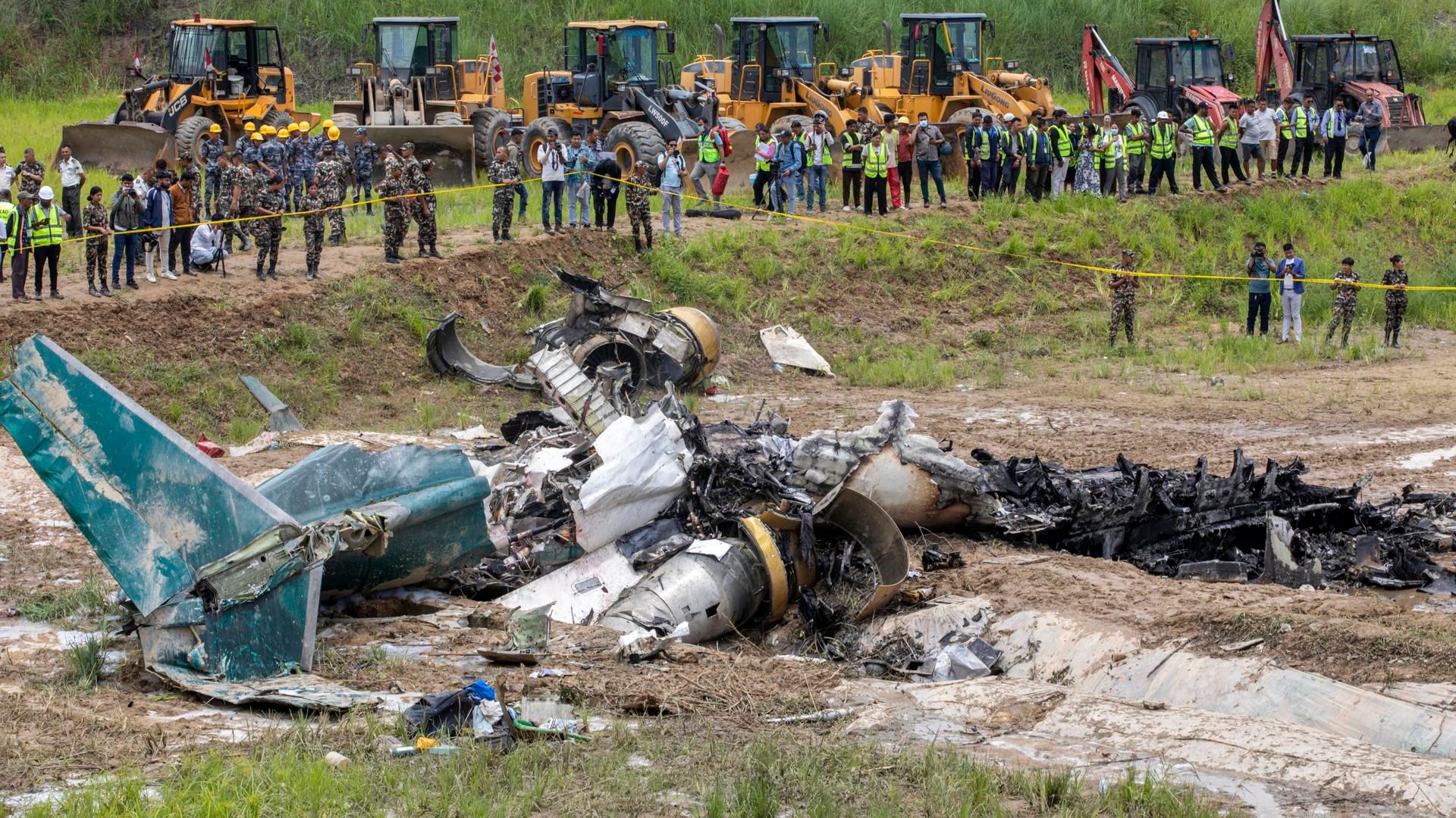 VIDEO: Mueren 18 personas tras accidente de avión en Nepal; sobrevive el piloto 
