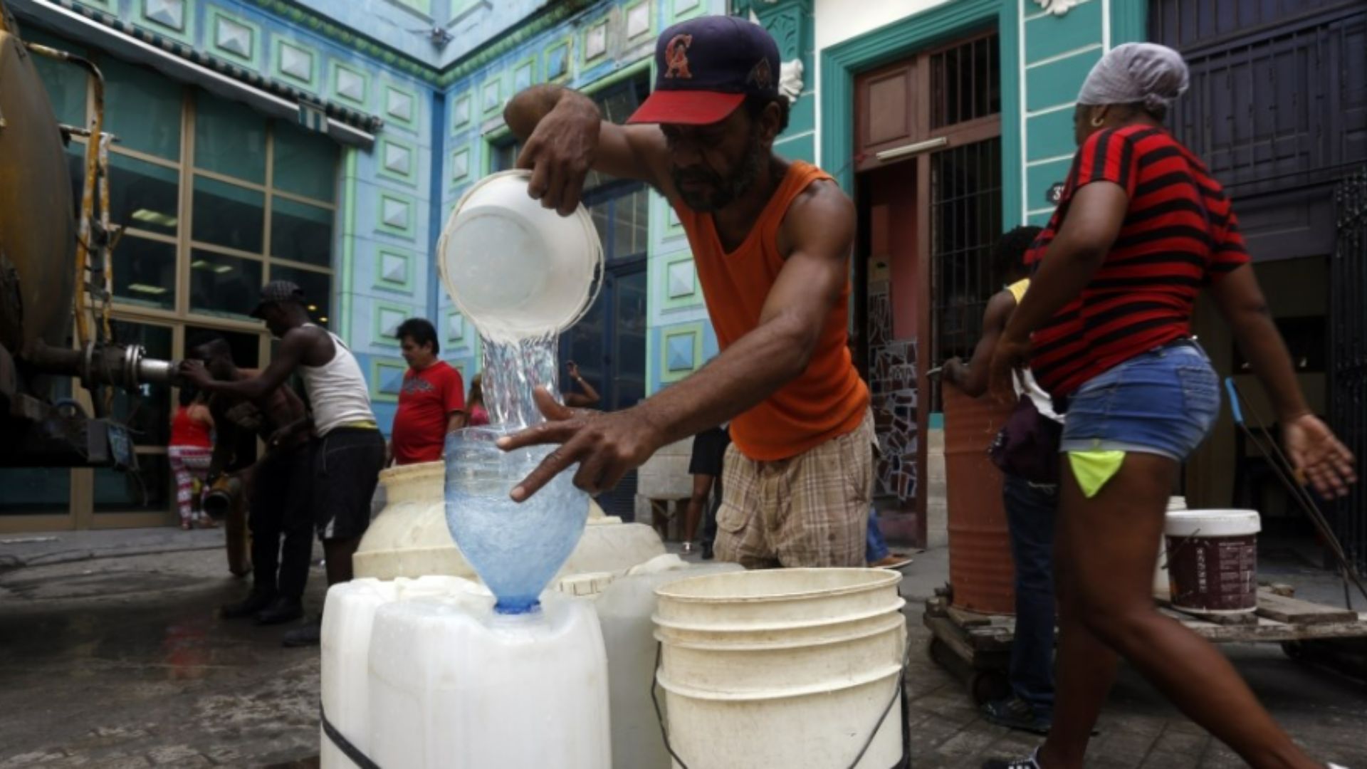 Video: pipa bota agua en medio de crisis hídrica en Cuba