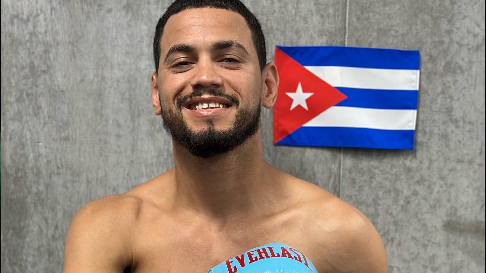 VIDEO: Robeisy Ramírez retiene su corona mundial al ritmo de “Patria y Vida”