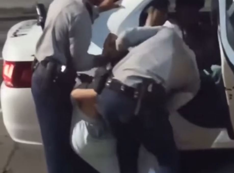 VIDEO: Violenta detención policial de una joven cubana