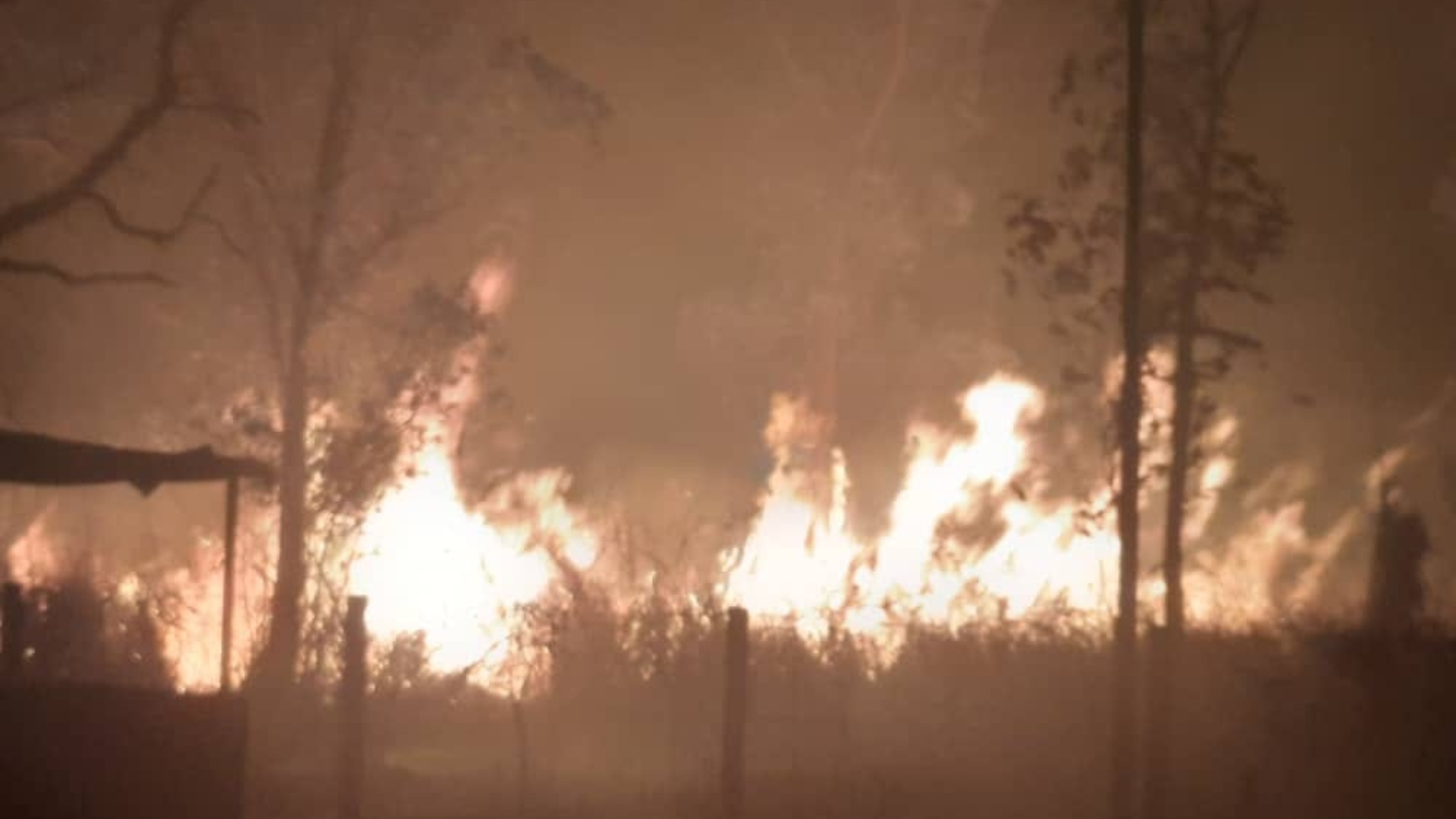 Villa Clara: controlan incendio de grandes proporciones cerca de hotel