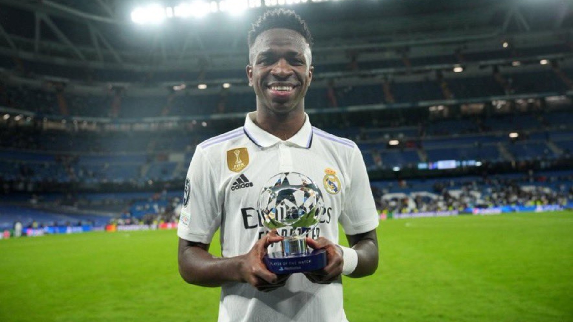 Vinicius saluda a los fanáticos cubanos del Real Madrid