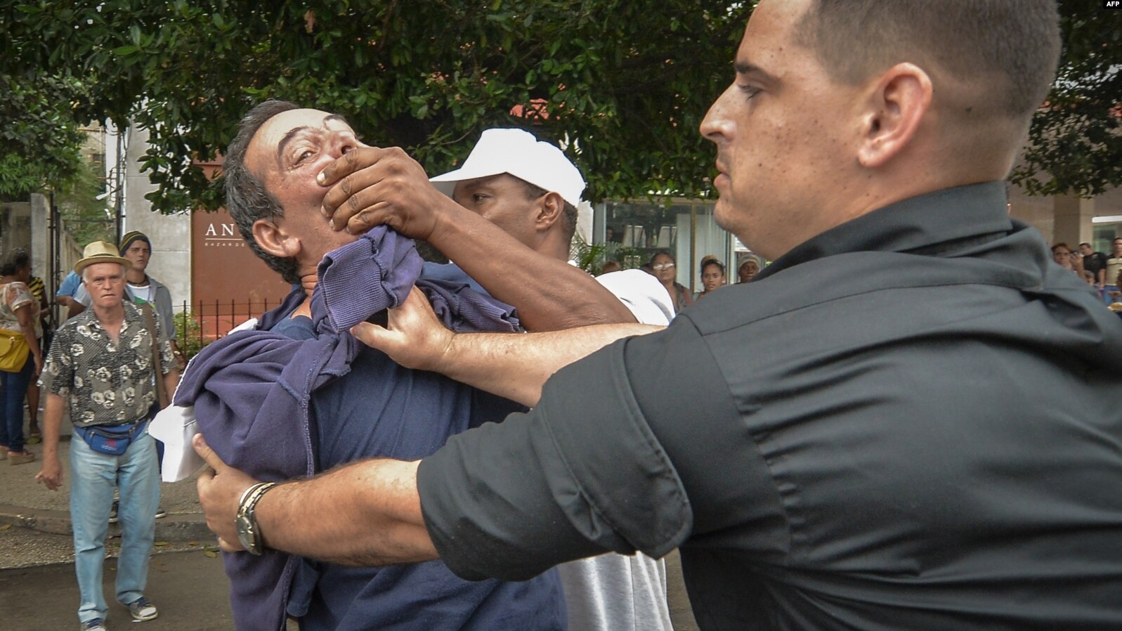 Violan derechos humanos del periodista y preso político Lázaro Yuri Valle Roca